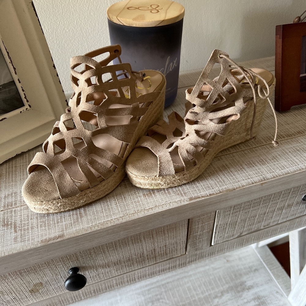 Kanna  Lace up wedges